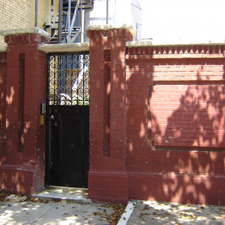 1401 Madison Avenue - Courtyard Entrance